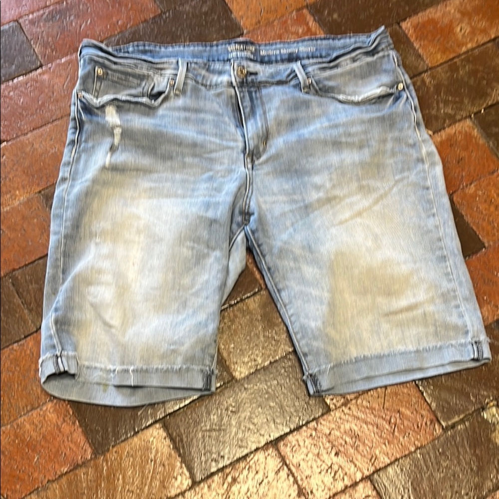 Signature by Levi Strauss, modern skinny shorts size 18 with 10 inch inseam 2206